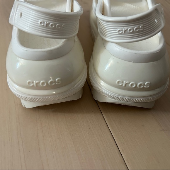 CROCS Unisex Classic Mega Crush Platform WHITE Platform Sandals Size: M4/W6 - Picture 11 of 16